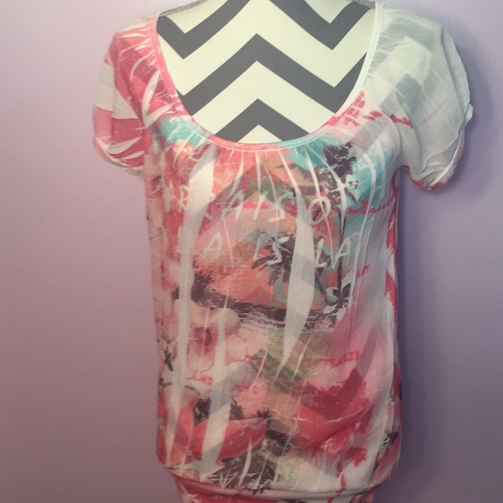 Maurices size xs shirt Island Vibes shirt. Pink
